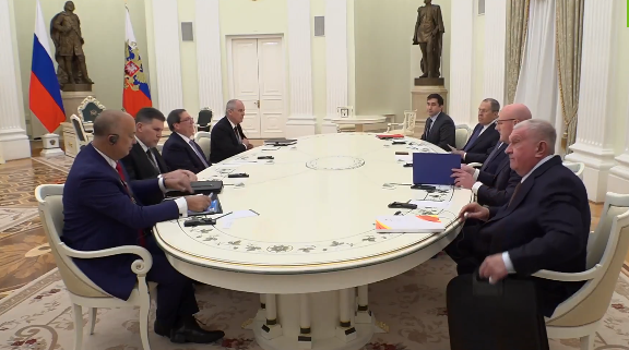 La Russie et Cuba critiquent les États-Unis lors d’une démonstration de solidarité à Moscou