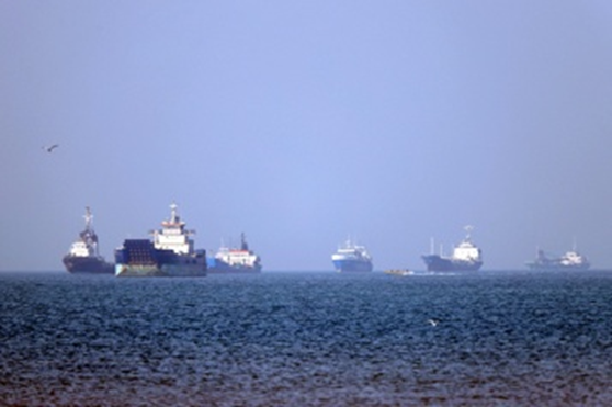 Conflit au Moyen Orient : entre «mauvais accord» ou opération militaire «impossible»,Trump suspend son opération d’escorte de navires