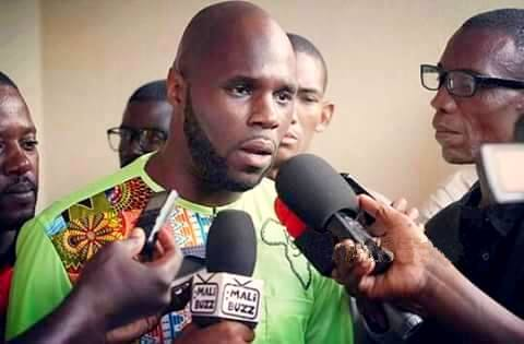 Kémi Séba, de son vrai nom Stellio Gilles Robert Capo Chichi est sous le coup d’un nouveau mandat d’arrêt , le Bénin réclame son extradition , maintenu en détention en Afrique du Sud