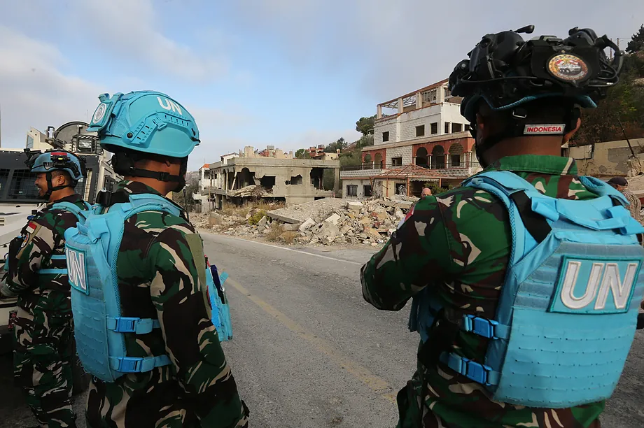 Un Casque bleu tué et deux autres blessés dans des bombardements au sud du Liban