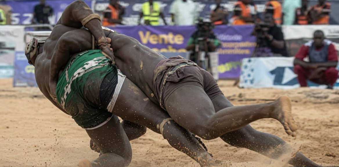 Reug Reug terrasse Boy Niang 2 et signe son retour triomphal dans l’arène