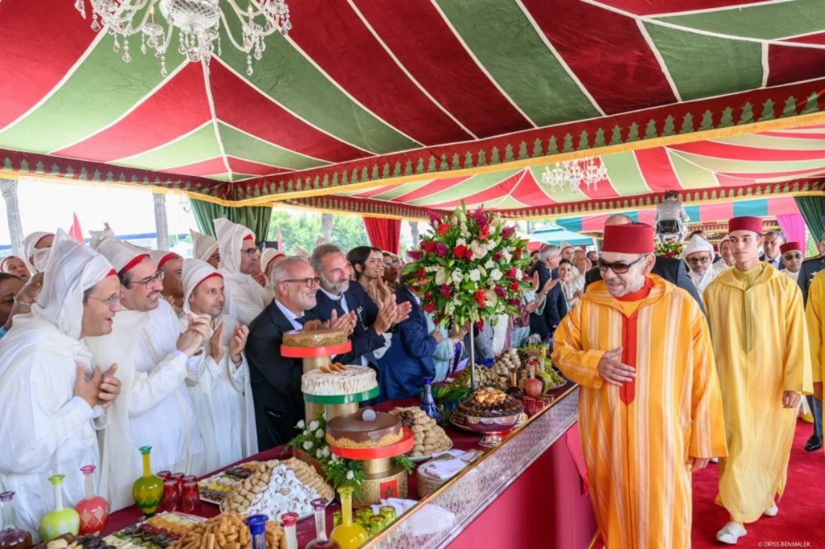 Maroc : le  Roi Mohammed VI préside une réception à la place de la préfecture de M’diq-Fnideq à l’occasion de la glorieuse Fête du Trône