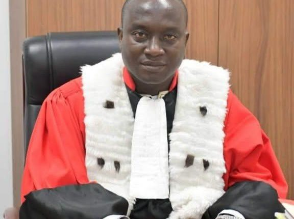 Guinée :l’ancien haut magistrat Algassimou Diallo a été officiellement transféré à la maison d’arrêt et de correction de Macenta le 5 septembre 2026, après avoir été initialement détenu à Coyah