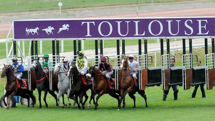 PRONOSTIC JVFE PMU ARL1 MERCREDI 21 OCTOBRE 2026 TOULOUSE – GRAND PRIX DE LA VILLE ROSE 13 CONCURRENTS – 1ère COURSE – ATTELE 39 000 EUROS ( ENV. 25 500 000 F CFA) – 2 950 METRES-ARRÊT DES JEUX EST FIXÉ : 11h 45mn DÉPART DE LA COURSE : 11h 55mn